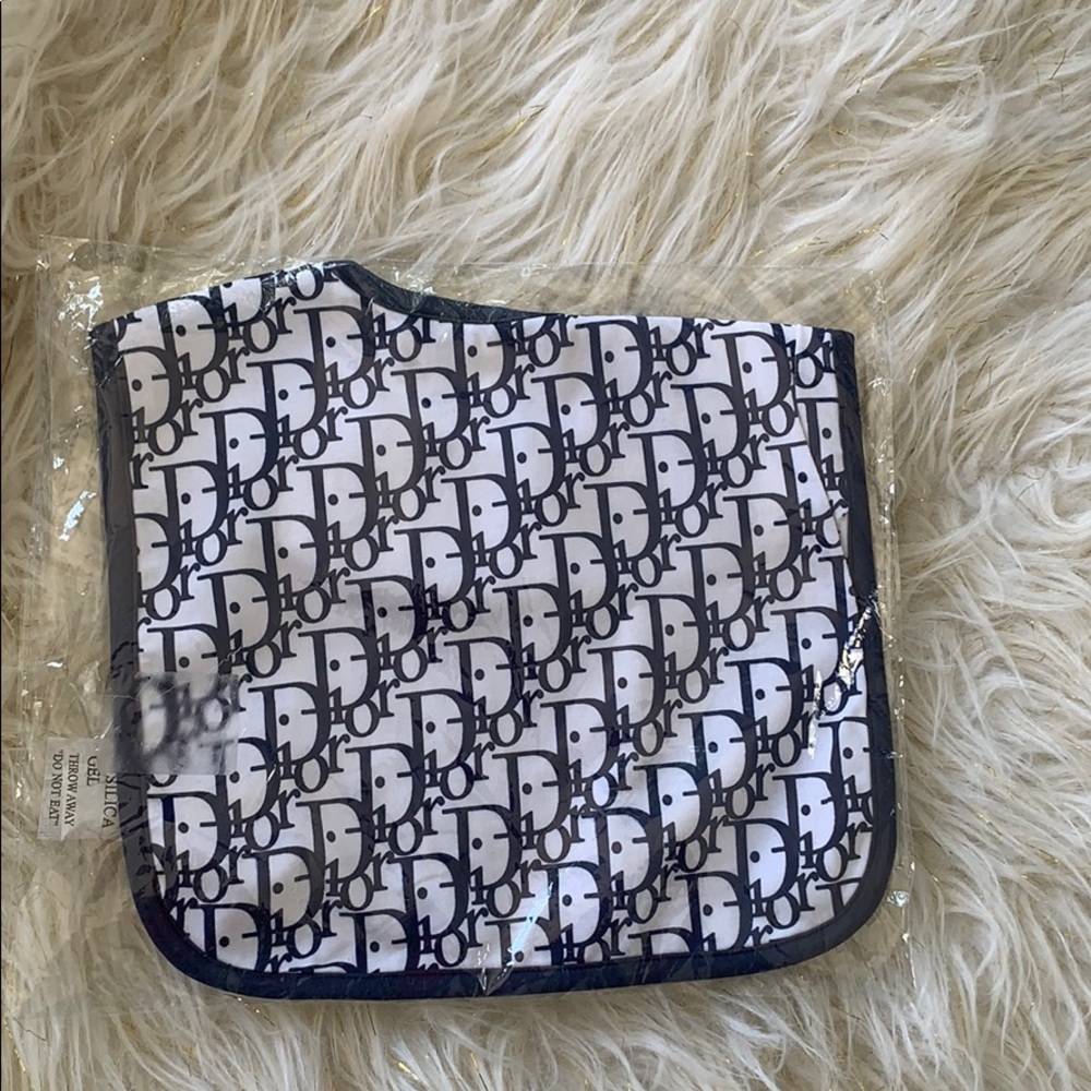 Dio R baby bib